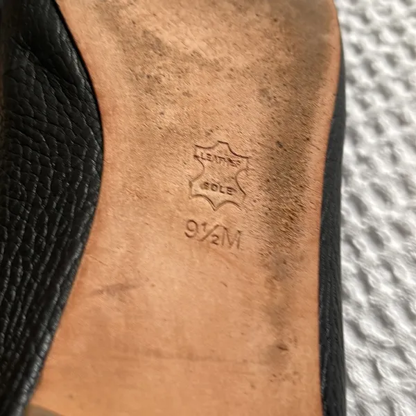 Tory Burch Black Flats with Gold Emblem - Image 9