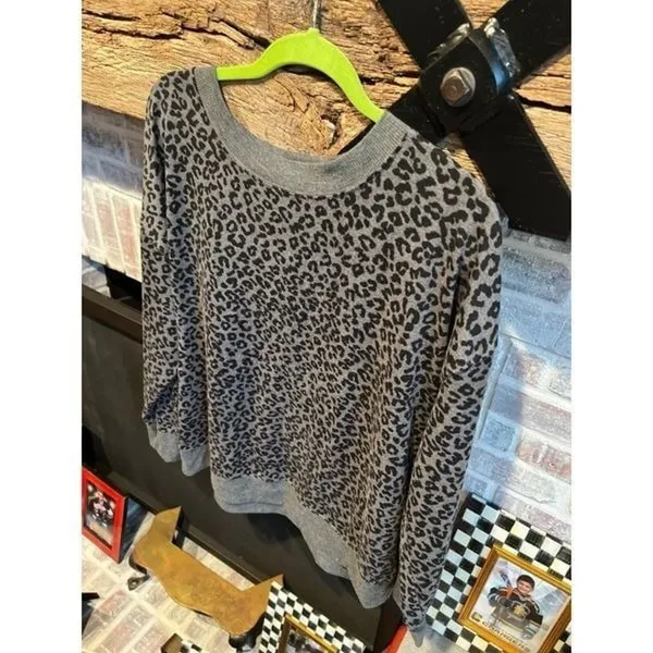 Splendid gray leopard sweater XXL‎ - Image 2