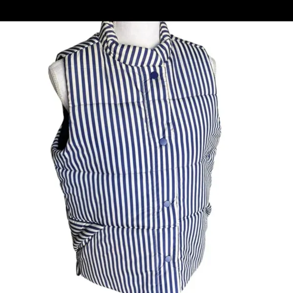 Free Assembly‎ oversized puffer vest size small - Image 5