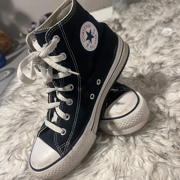 Converse High-Top Sneakers – Kids Size 5 (Fits Women’s 7) ✨ - Image 4