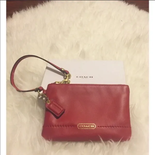✨ 4xHP✨Coach
Red Leather Wristlet✨ - Image 4