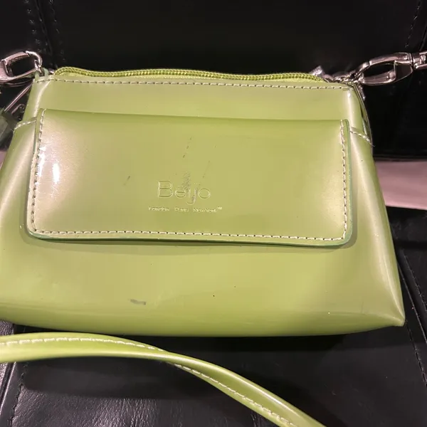 Beijo Vibrant Green Crossbody Bag - Image 3