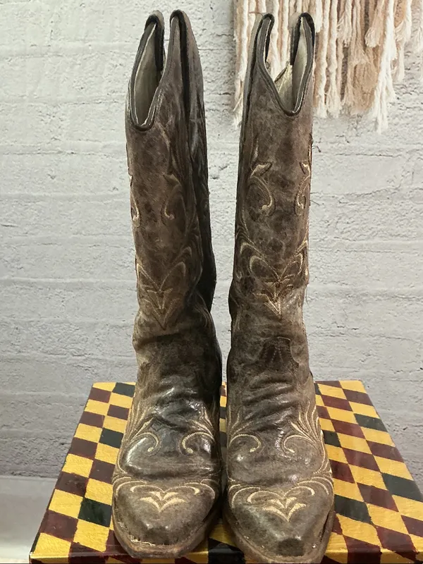 Circle G Distressed Brown Embroidered Western Boots - Image 2