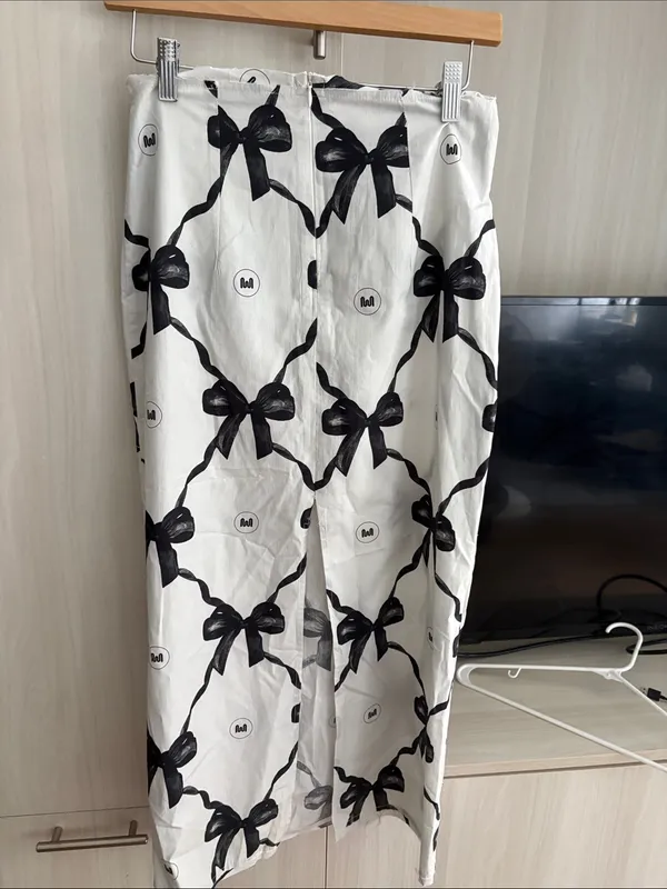 Milkwhite | Pencil Skirt Black - Image 6