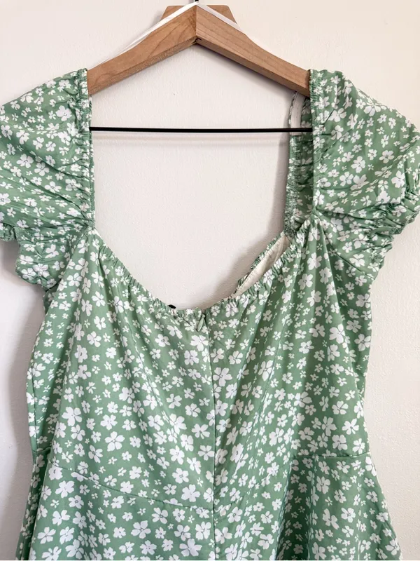 Princess Polly Green and white Floral Romper Size 10 NWT - Image 9
