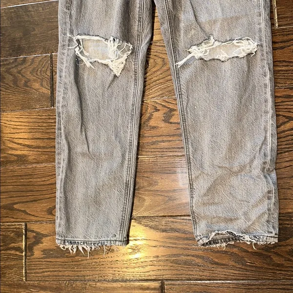 American Eagle Outfitters MOM jeans Light Gray Denim size 6 regular distressed - Image 8