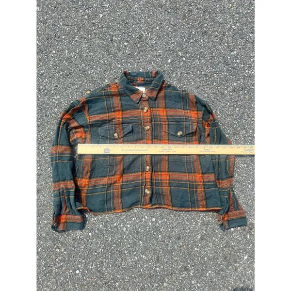 American Eagle Cropped Flannel Shirt Green Orange Plaid Raw Hem Small - Image 3