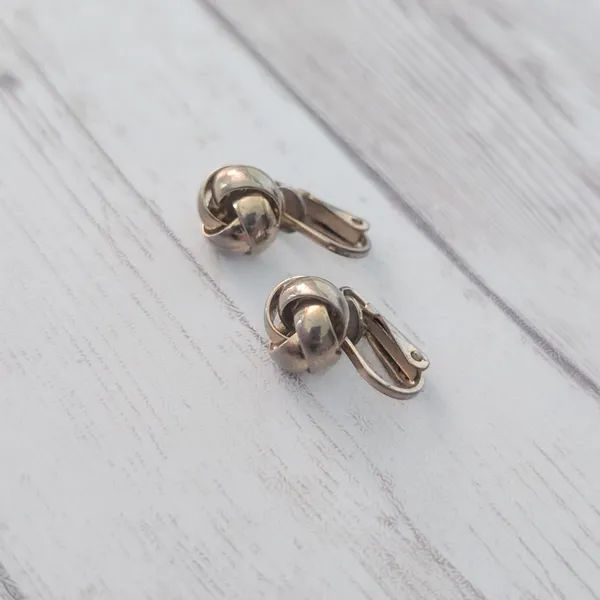 Vintage Clip On Earrings Twisted Design 3/8" - Heavy Tarnish/Discoloration - Image 3