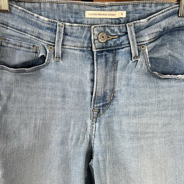 Levi’s Classic Mid Rise Skinny Jeans Light Wash Stretch W28 L30 Size 6 - Image 4