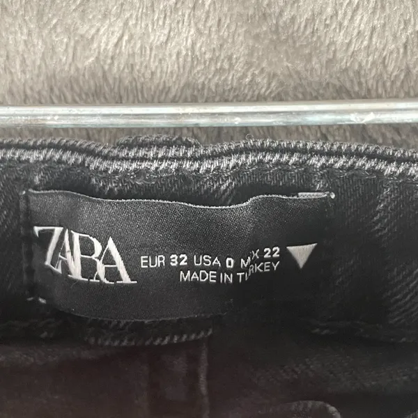 ZARA High Rise Straight Leg Jeans Women’s 0 Black Denim Raw Hem Y2K Dark Grunge - Image 3