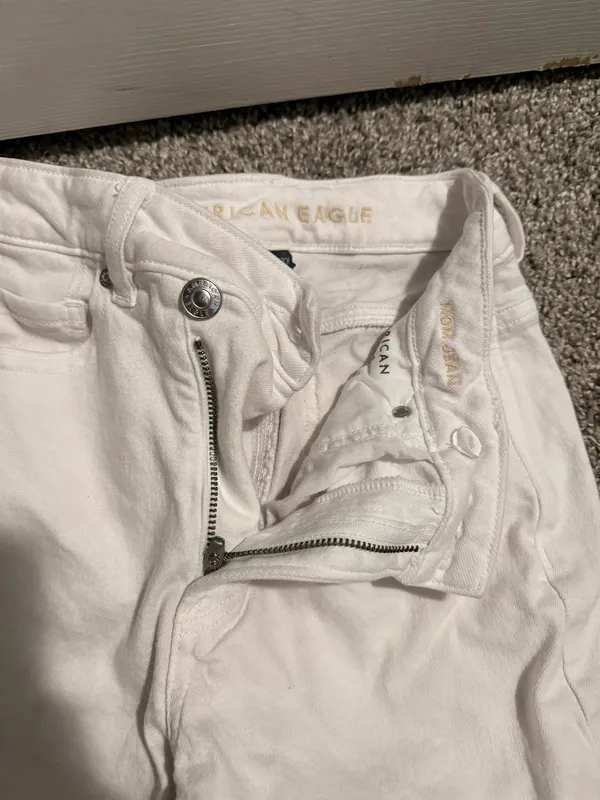American Eagle White Mom Jean - Image 2