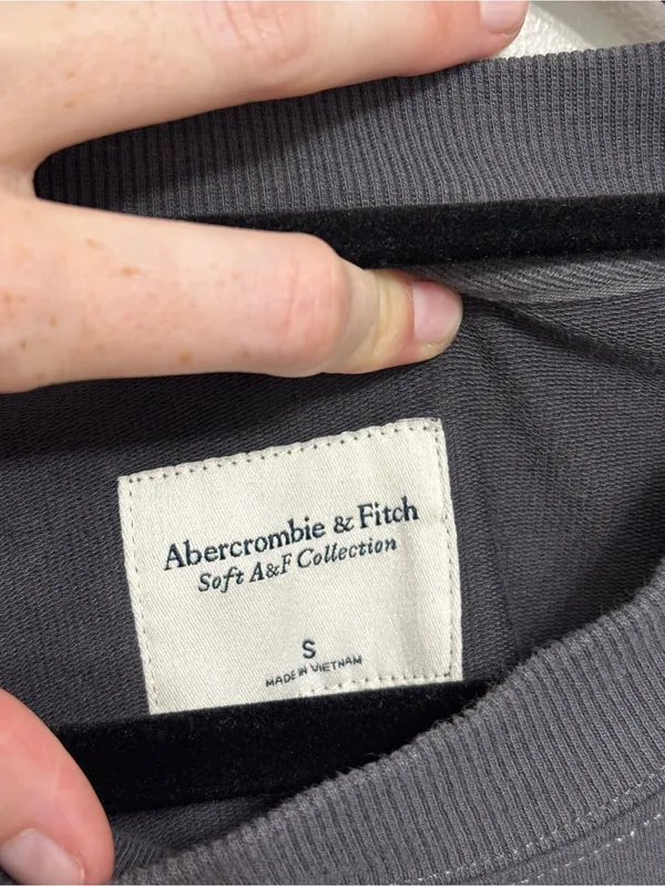 Abercrombie Soft AF Collection Cropped Crewneck Sweatshirt in Charcoal - Size S - Image 3