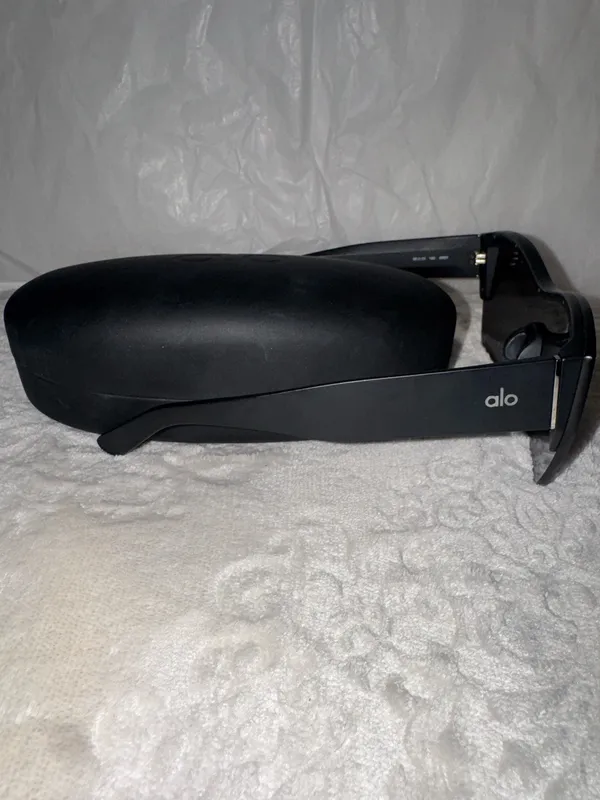 Alo sunglasses - Image 2