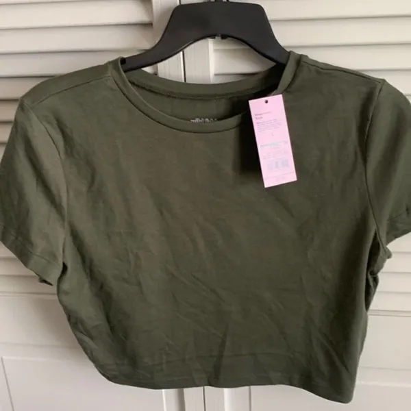 Green Wild fable crop in size Large NWT - Image 4