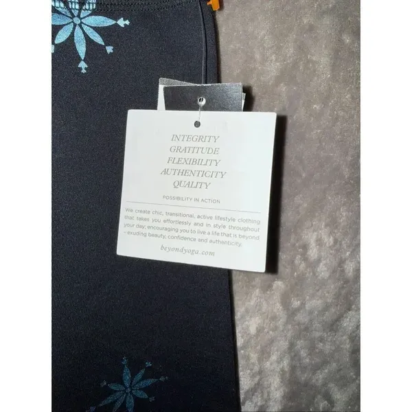 Beyond Yoga High Waisted Leggings FK3243 Foil Snowflake SMALL NEW 774 - Image 5