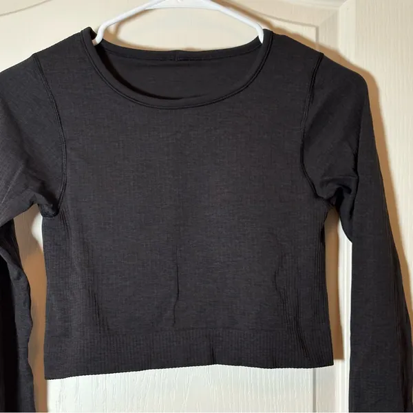 Lululemon Ebb To Street long-sleeve crop. SZ 6 Preloved. - Image 3