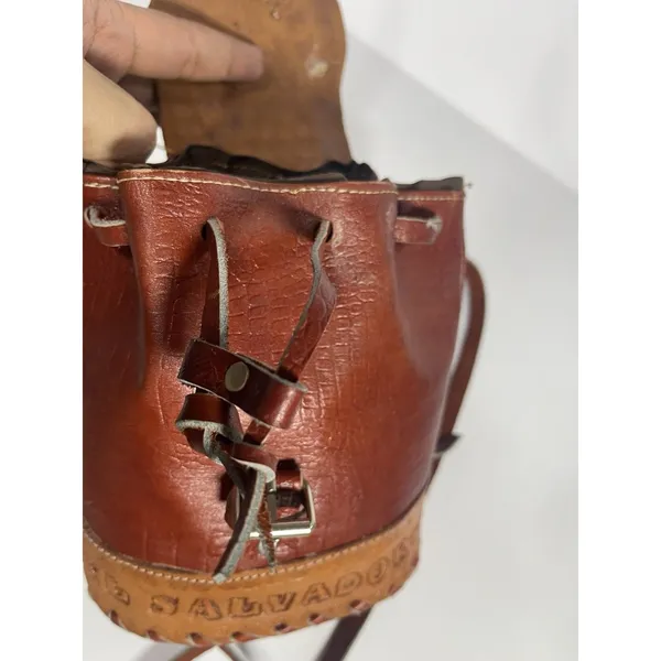 Vintage Women’s Brown/Tan Tooled Leather Backpack Bucket Bag, El Salvador - Image 10