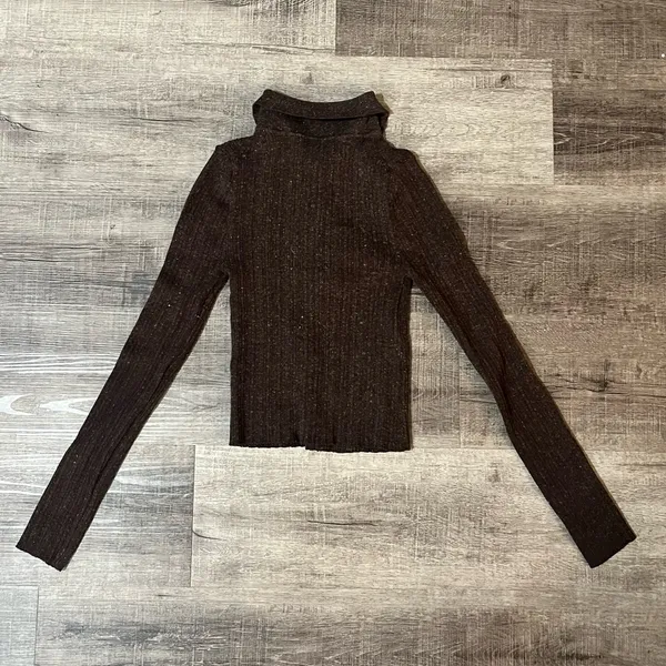 URBAN OUTFITTERS Chocolate Ribbed Henley Top - Image 4