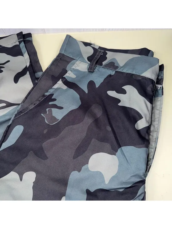 Women’s Large Blue Gray Camo Cargo Pants Wide Leg Utility Pockets 31x27 - Image 3