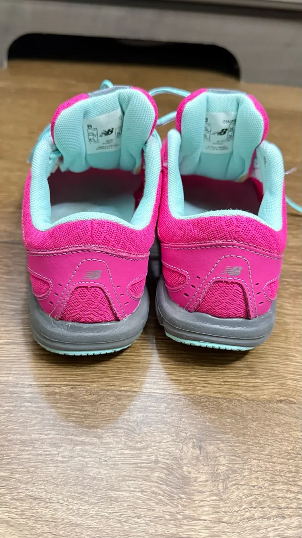New Balance 550v3 running shoes sneakers women's size 7.5 - Image 3