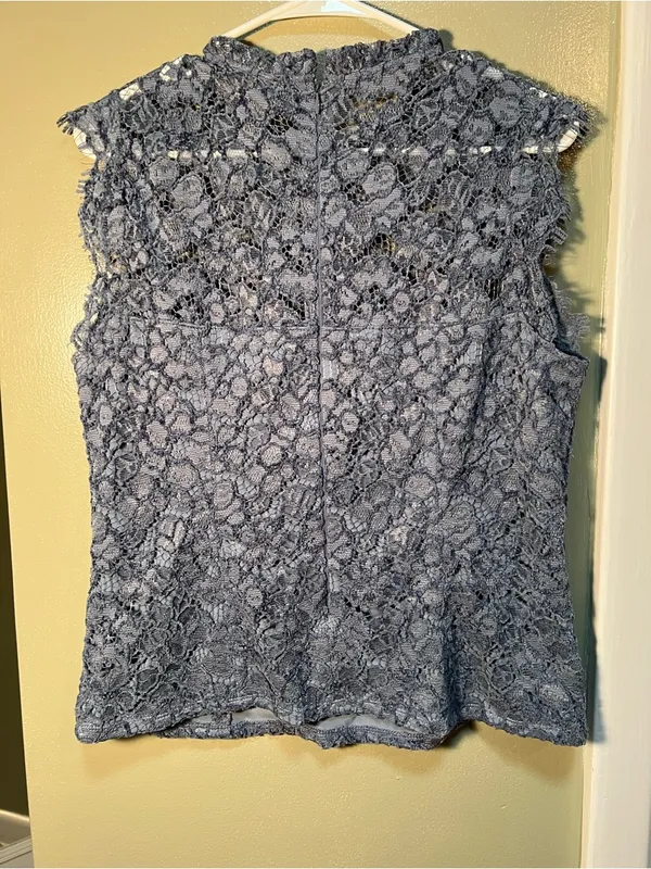 White House Black Market‎ Women's Size 12 Lace Blouse Blue Gray High Neck Soft - Image 6
