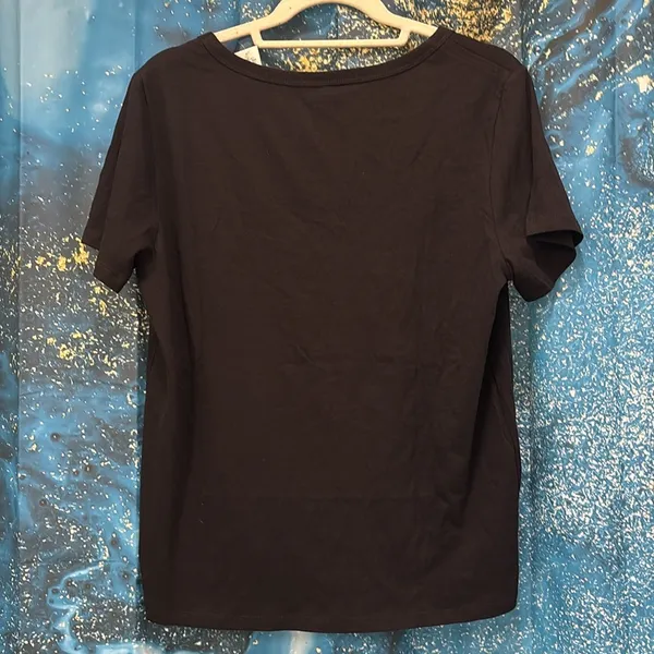 Old Navy black v-neck short sleeve T-shirt Size Medium (NWT) - Image 2