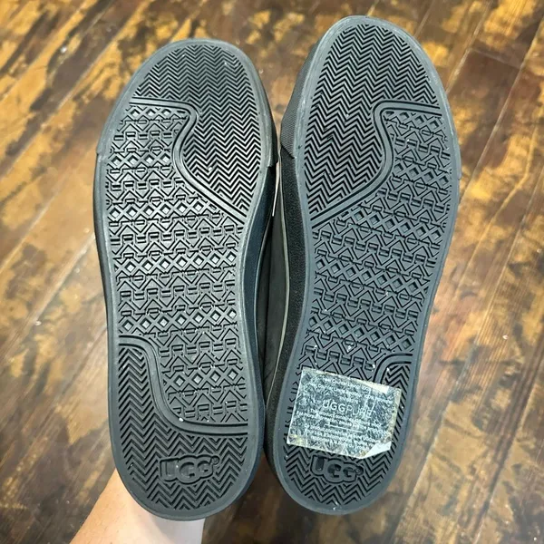 UGG luxe minimalist size 8 black lace up sneakers - Image 2