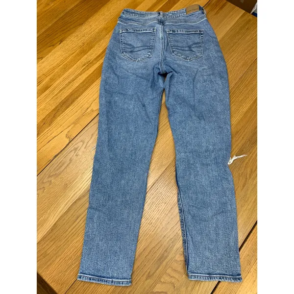 American Eagle Strigid Mom Jeans Womens 4 Regular Distressed Medium‎ Wash Blue - Image 5