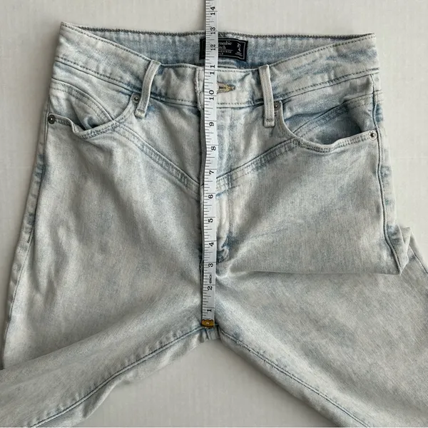 Abercrombie & Fitch Women's Light Wash Simone High Rise Ankle Jean‎ 4S - Image 5