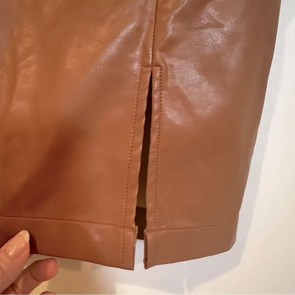 Mable Faux Leather Vegan Camel Mini Skirt Women's Size‎ Large Front Slit NWT - Image 4