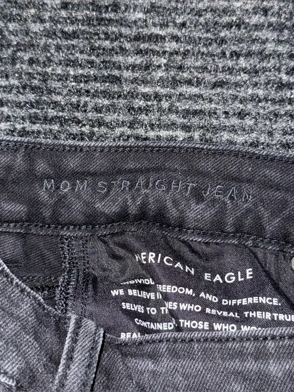 American Eagle Mom Straight Jeans Black Distressed Denim Women’s Sz 8 High Rise - Image 8