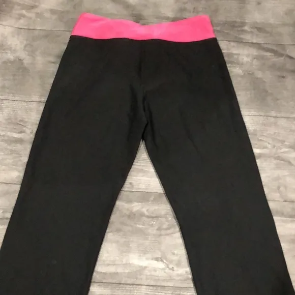 Nike black and pink stretchy pants - Image 5