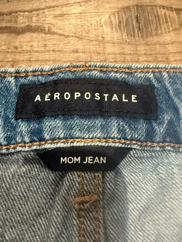 Aeropostale Mom Jeans Ripped - Image 2