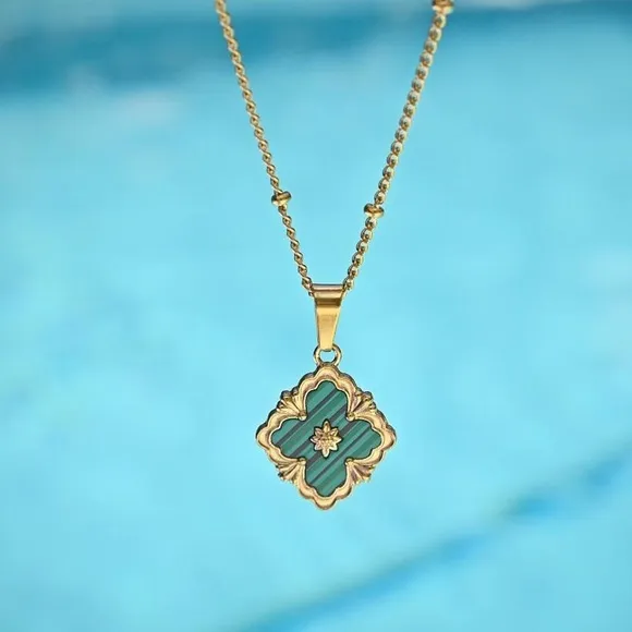 Medieval Renaissance Emerald Green Clover Pendant Necklace - Image 2