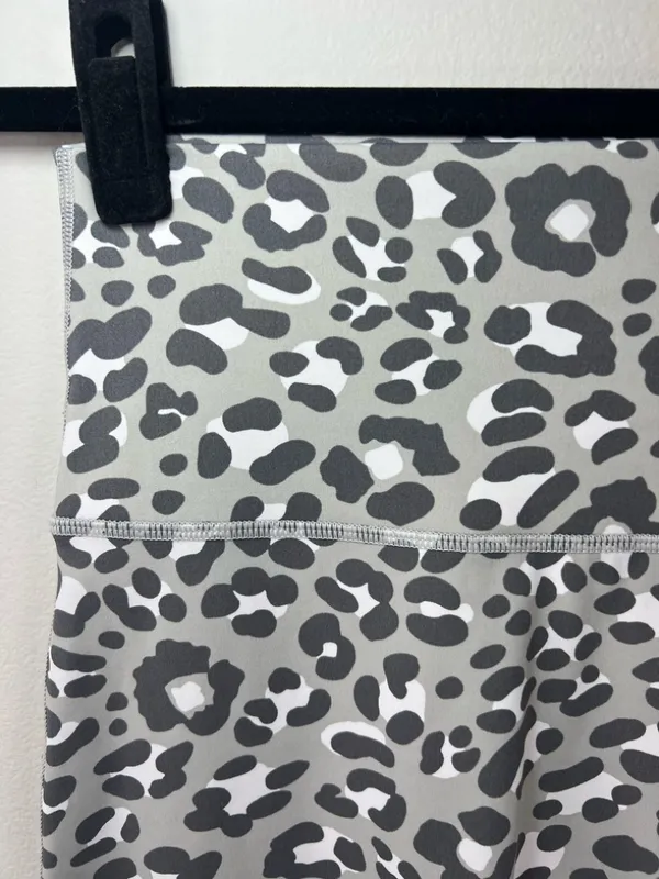 Offline by Aerie Goals 7/8 High Rise Leggings Gray Cheetah Yoga Pilates FLAW Sm - Image 3