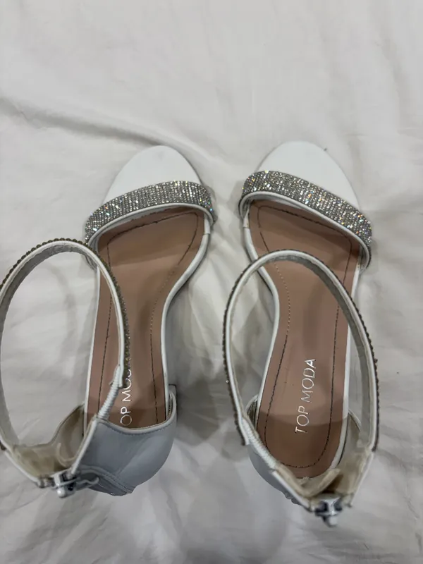 White Heels Windsor - Image 4