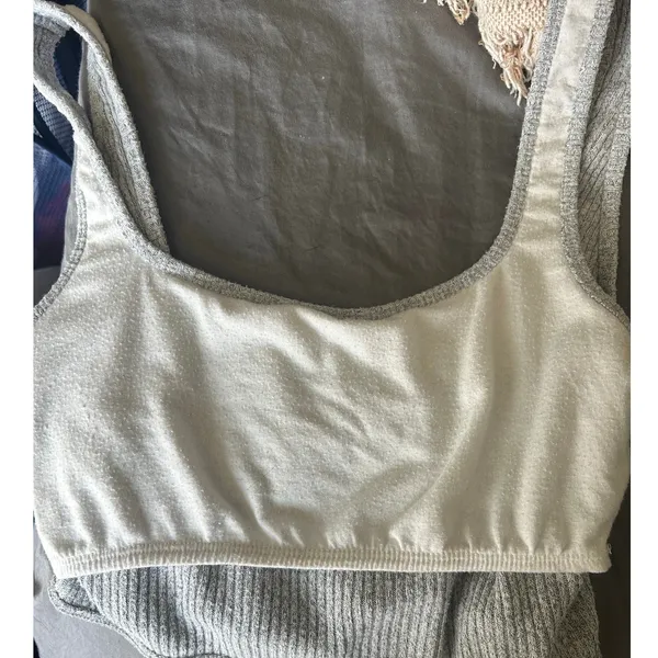 Abercrombie Gray Ribbed Crop Top - Small - Image 4