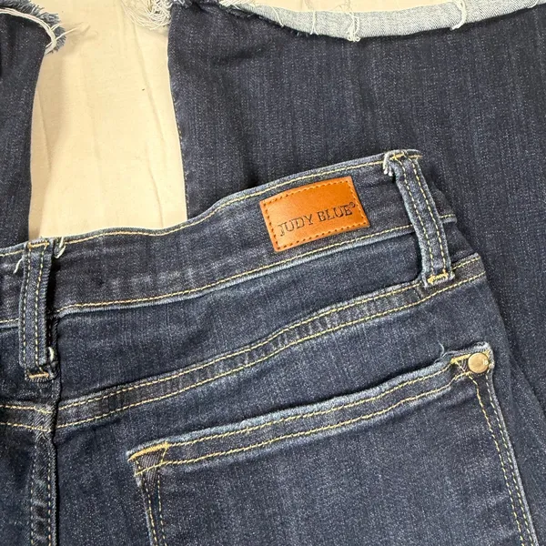 Judy Blue Flare Jeans Women's 11/30 30x30 Dark Wash Raw Hem Stretch EUC - Image 3