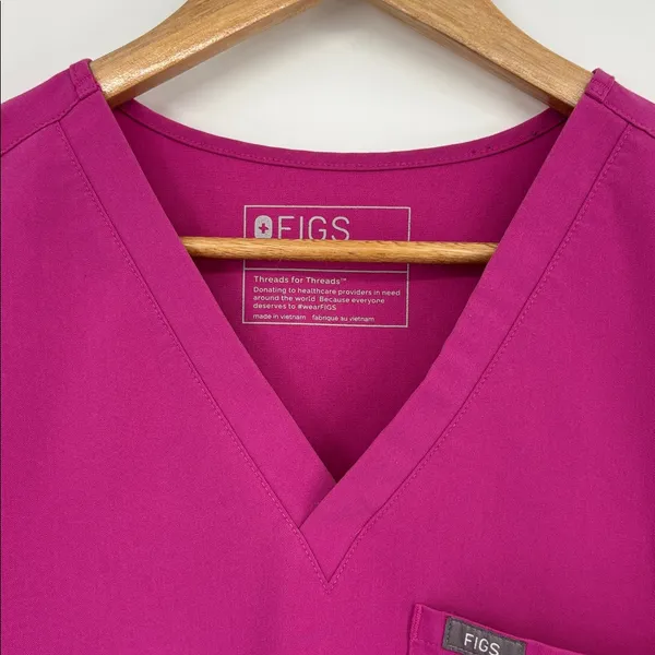 FIGS Catarina One Pocket Scrub Top in Pink Women’s Size Medium - Image 3