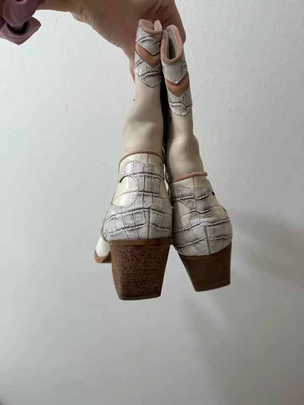 DV by Dolce Vita Booties - Image 3