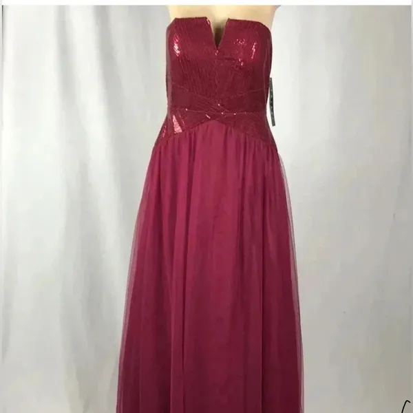 Trixxi Size 11 Burgundy Strapless Sequence Evening Gown. New With Tags. - Image 8
