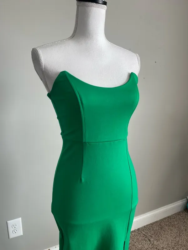 SUPERDOWN | Ryleigh Strapless Kelly Green Column Gown with Front Slit Sz S - Image 4