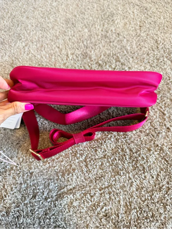 Lululemon City Essentials Small Shoulder Bag 3L Berry Rumble Sold Out color NWT - Image 11