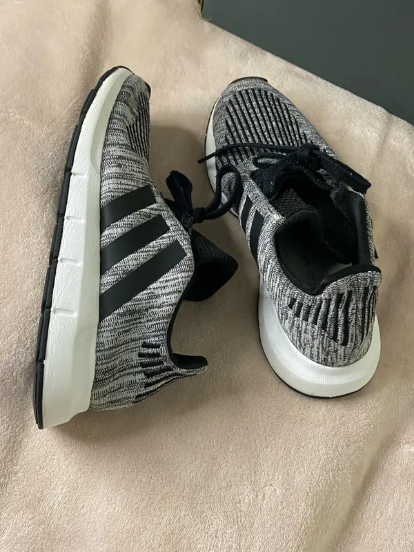 adidas Swift Run J Shoes White/Black Size 5 - Image 5