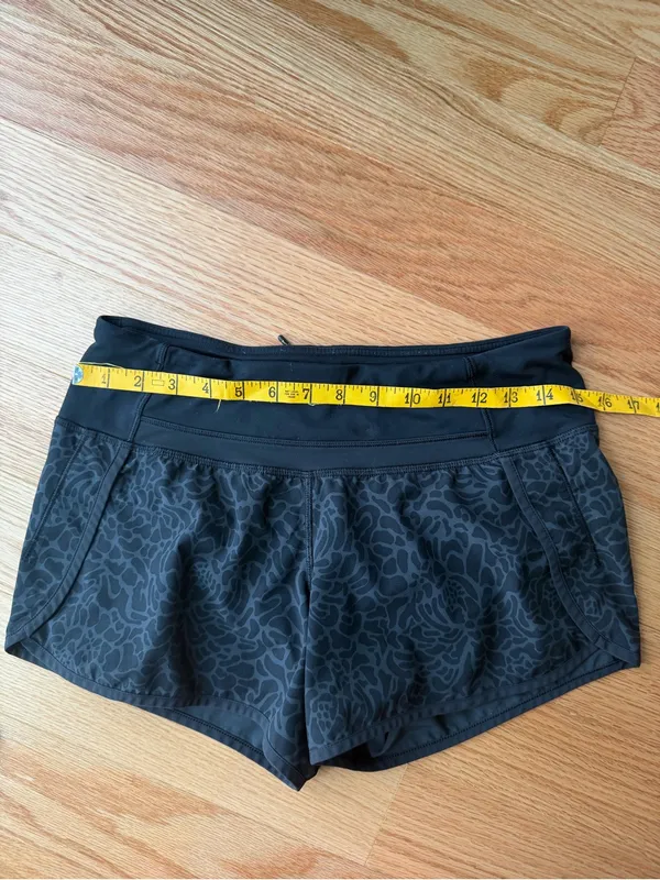 Lululemon Run Times Short 4-Way Stretch Petal Camo Black Size 4 - Image 7