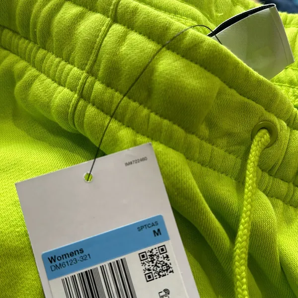 NWT NIKE WOMEN'S ESSENTIAL FLEECE SHORT ATOMIC GREEN Medium Pull On - Image 4