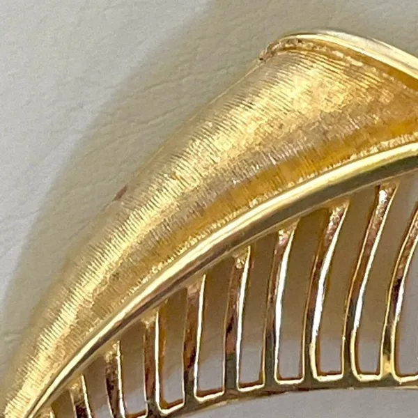 Vintage gold tone brooch - Image 7