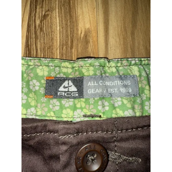 NikeY2K ACG Hiking Shorts Size 10 Women Brown Conditions‎ Gear Floral Embroidery - Image 4