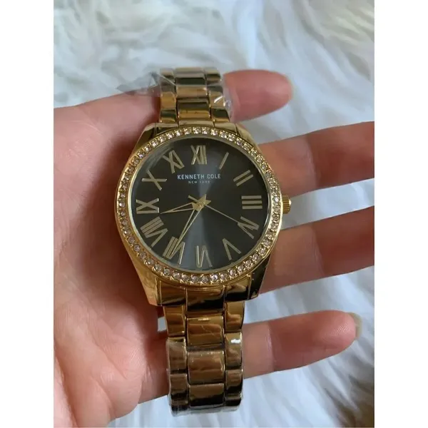 Kenneth cole women’s gold watch with little diamonds new battery - Image 4