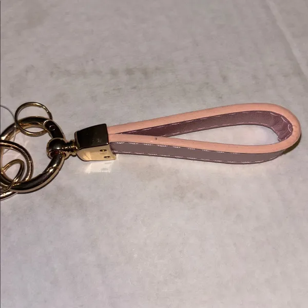 Source Unknown Pink Glittery Key Chain with Gold Buckle - Image 4
